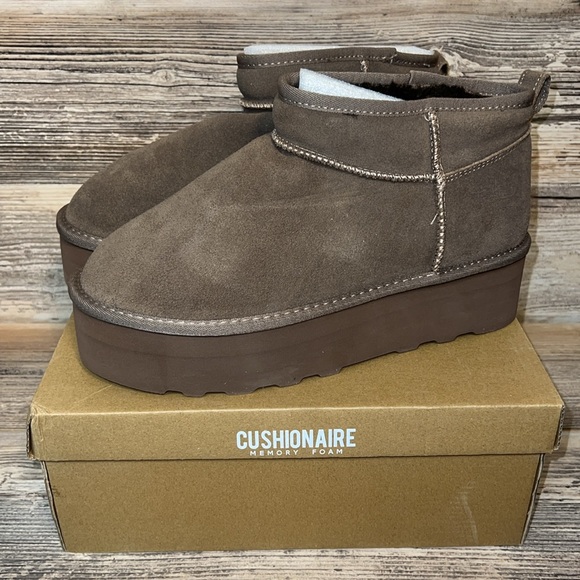 Cushionaire Shoes - CUSHIONAIRE Hippy Women’s Platform Ankle Boots Genuine Suede in Taupe NEW